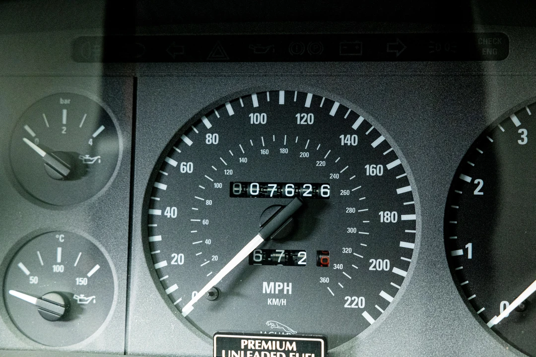 1993 Jaguar XJ220 - Image 9 of 31