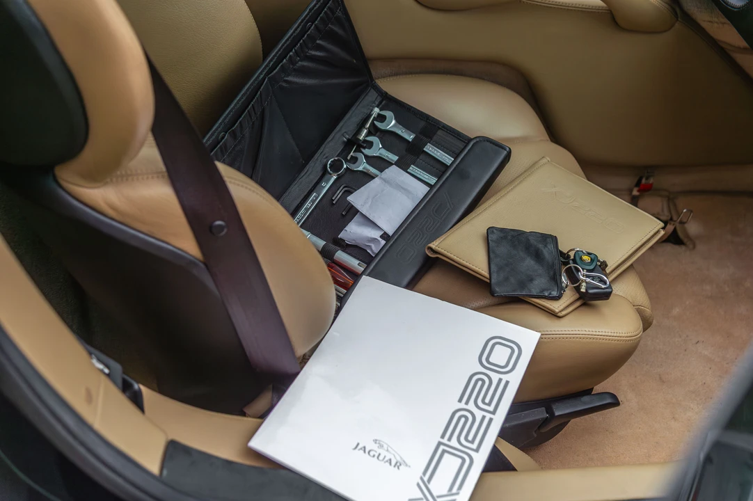 1993 Jaguar XJ220 - Image 21 of 31