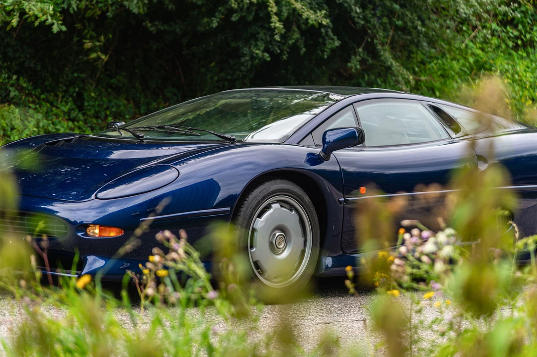 1993 Jaguar XJ220 - Image 11 of 31