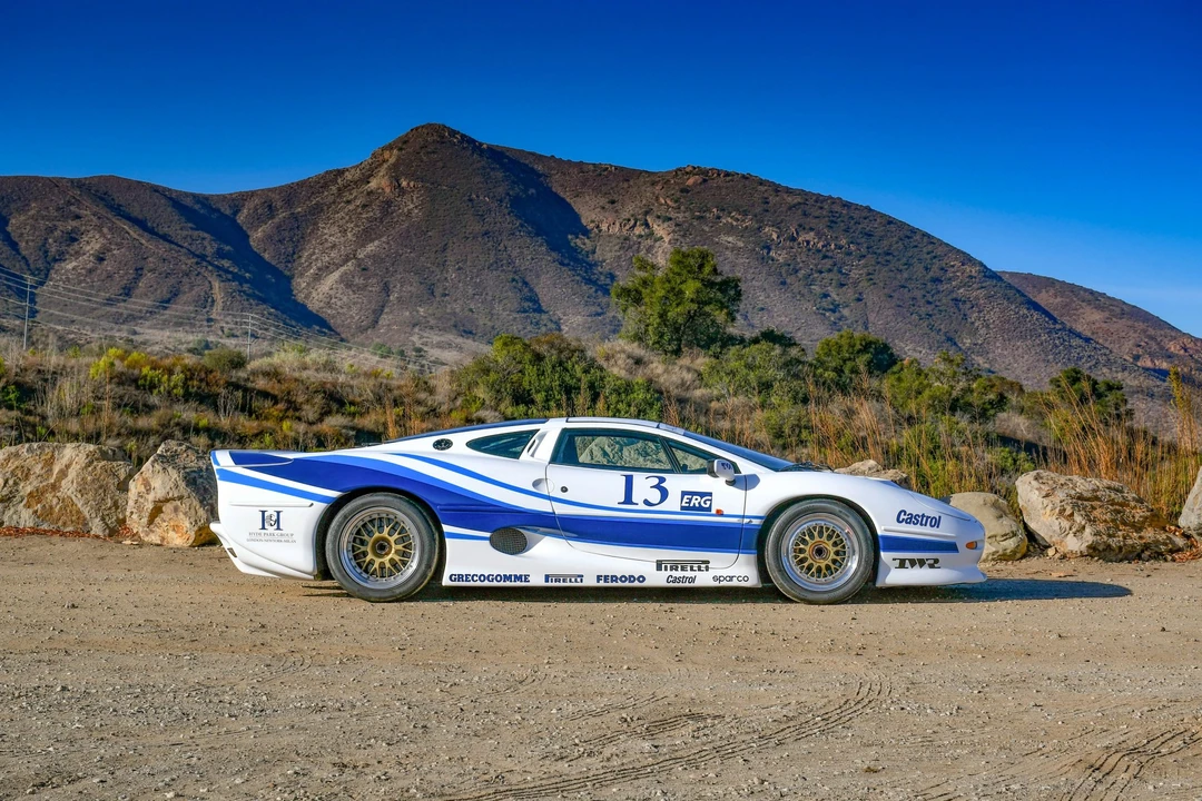 1993 Jaguar XJ220 - Image 8 of 31