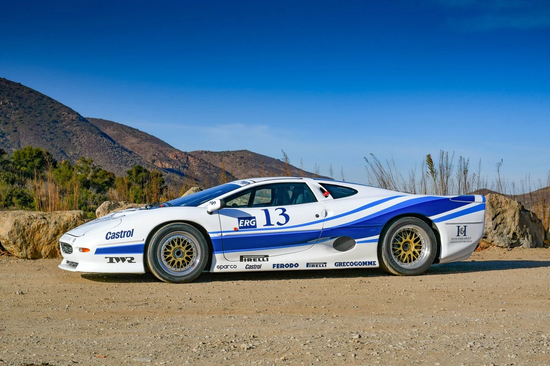 1993 Jaguar XJ220 - Image 17 of 31