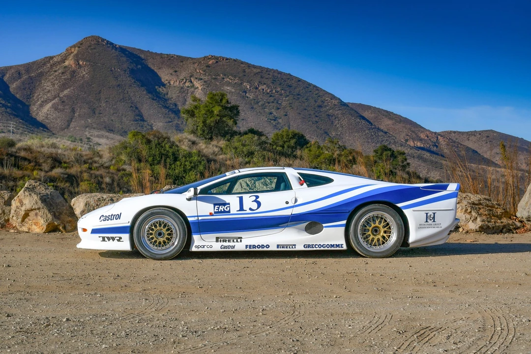 1993 Jaguar XJ220 - Image 16 of 31