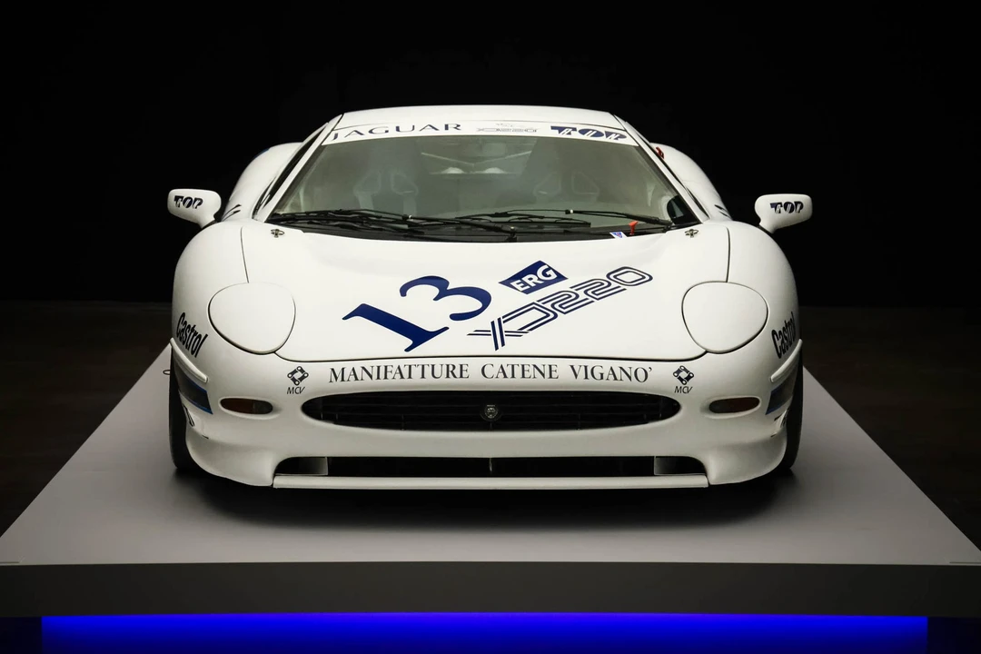 1993 Jaguar XJ220 - Image 26 of 31