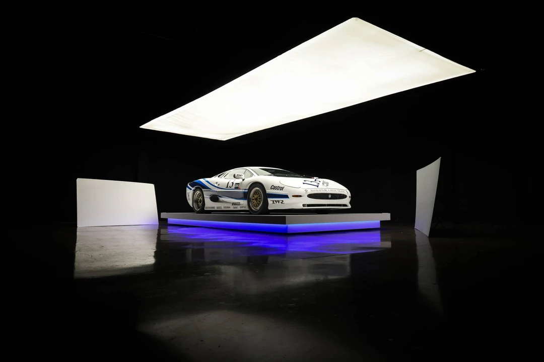 1993 Jaguar XJ220 - Image 23 of 31