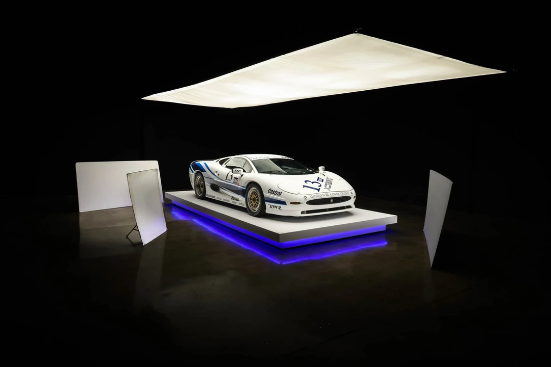 1993 Jaguar XJ220 - Image 25 of 31