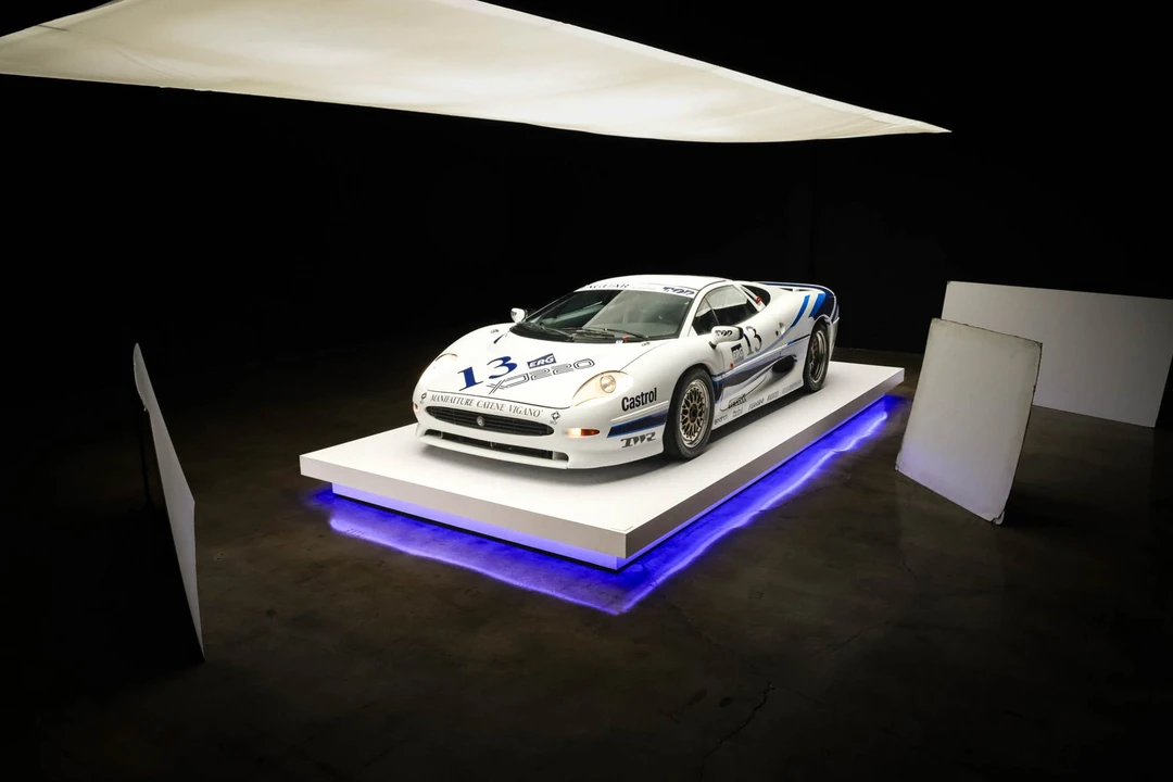 1993 Jaguar XJ220 - Image 29 of 31