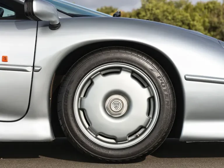 1993 Jaguar XJ220 - Image 19 of 31