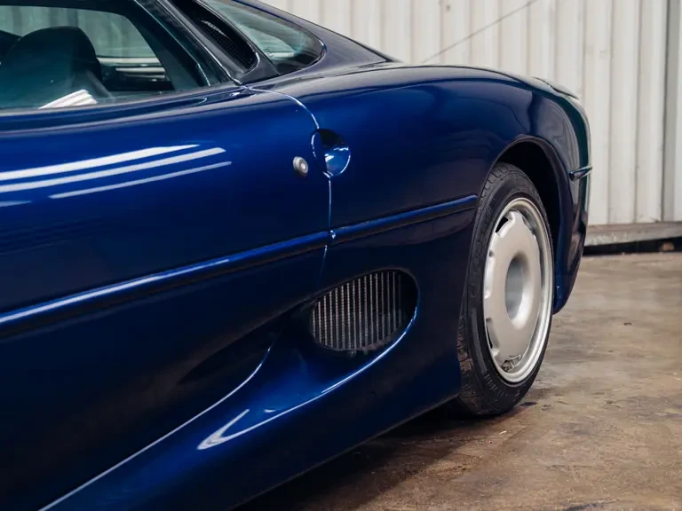 1993 Jaguar XJ220 - Image 17 of 31