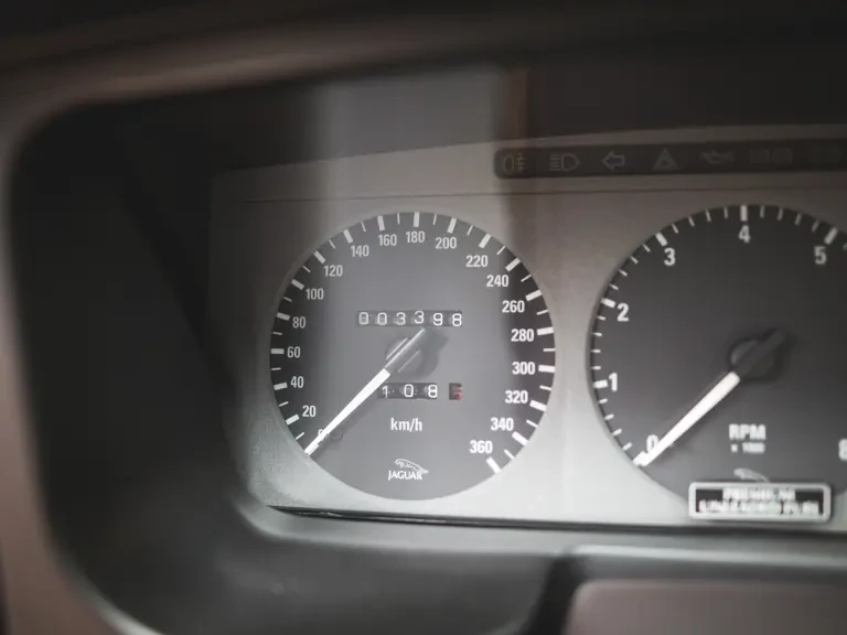 1993 Jaguar XJ220 - Image 13 of 31