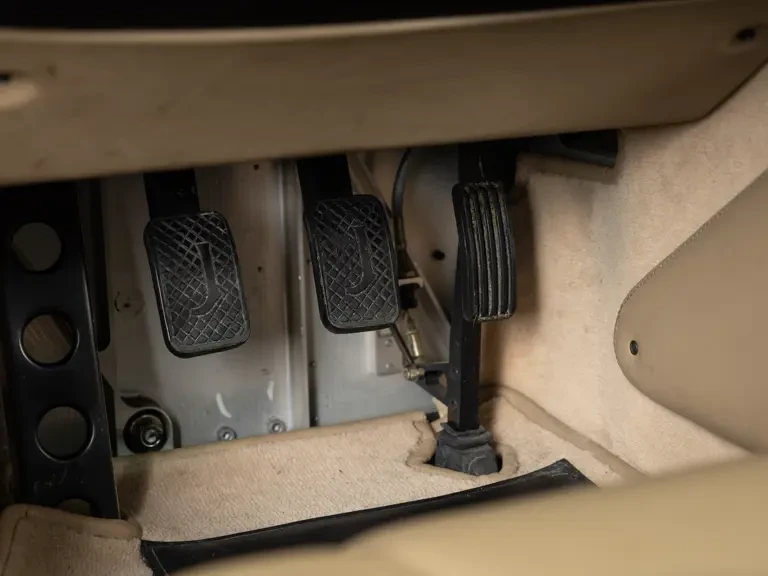 1993 Jaguar XJ220 - Image 12 of 31