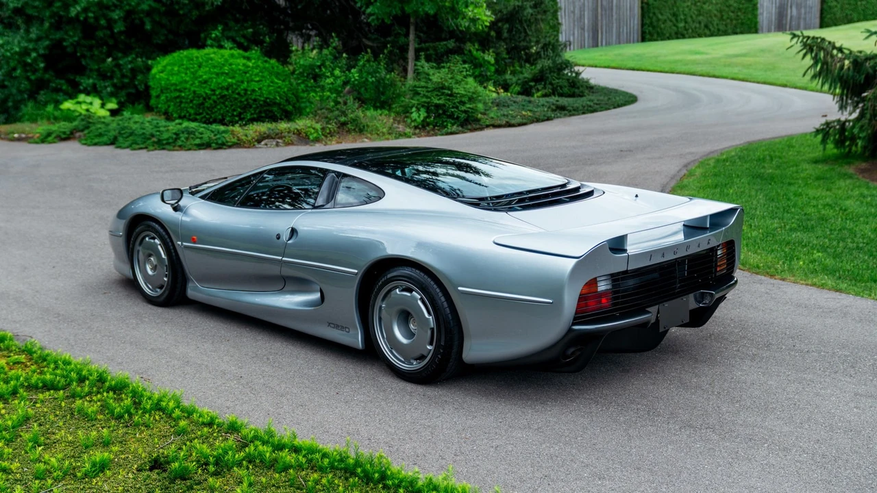 1993 Jaguar XJ220 - Image 3 of 31