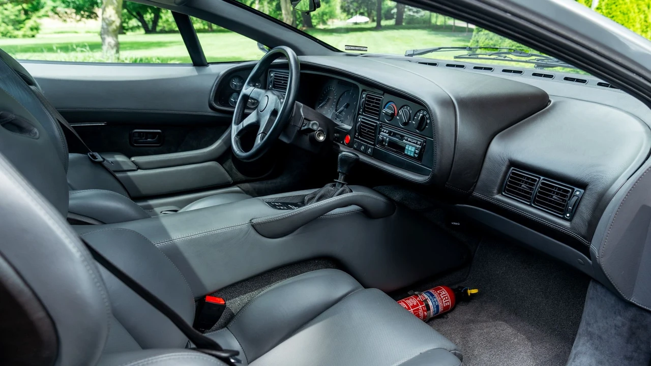 1993 Jaguar XJ220 - Image 24 of 31
