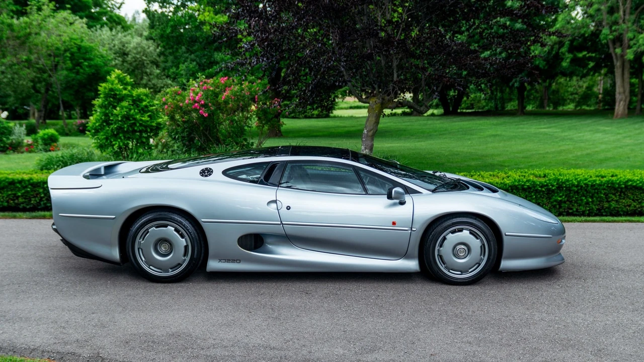 1993 Jaguar XJ220 - Image 19 of 31