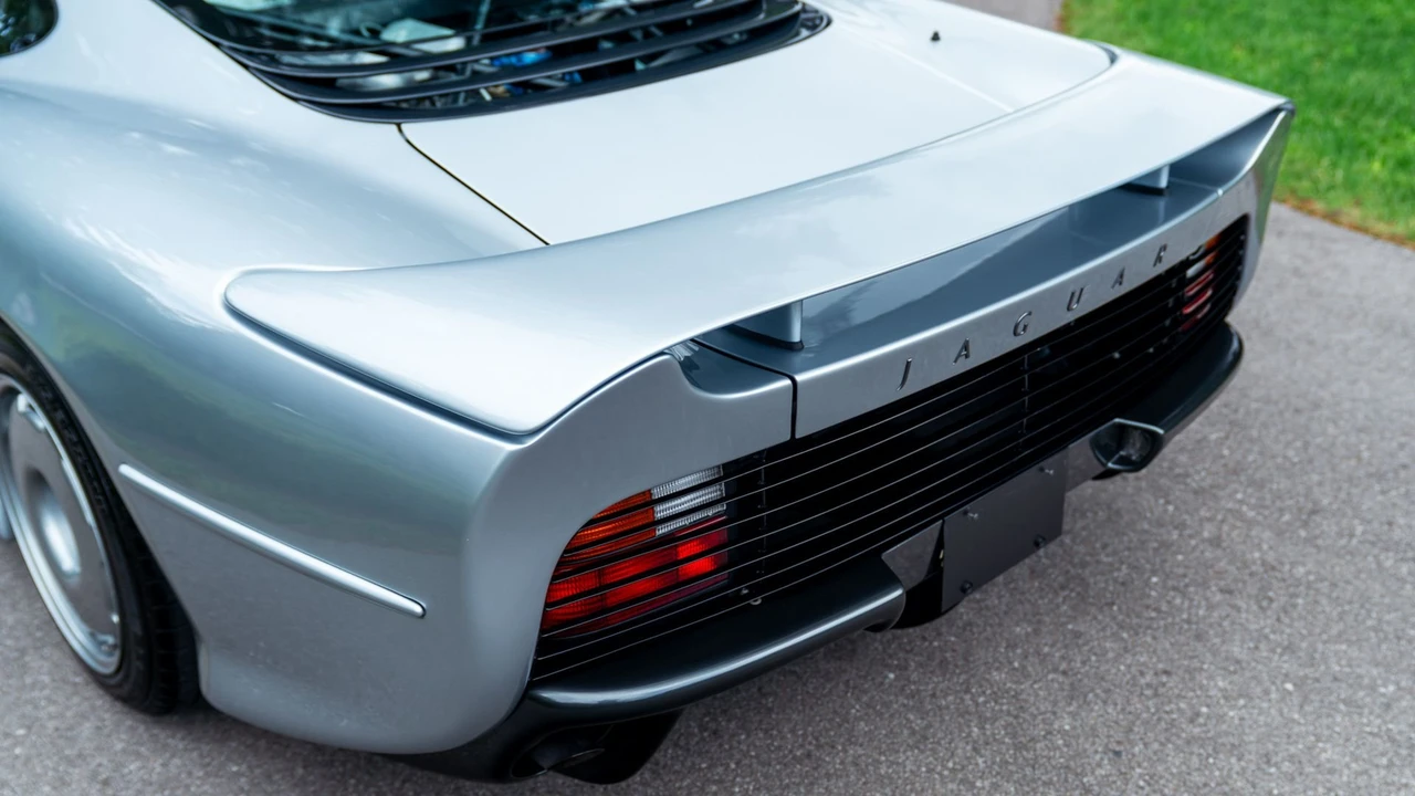 1993 Jaguar XJ220 - Image 17 of 31