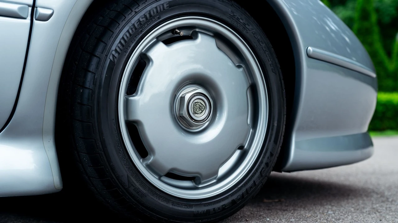 1993 Jaguar XJ220 - Image 6 of 31