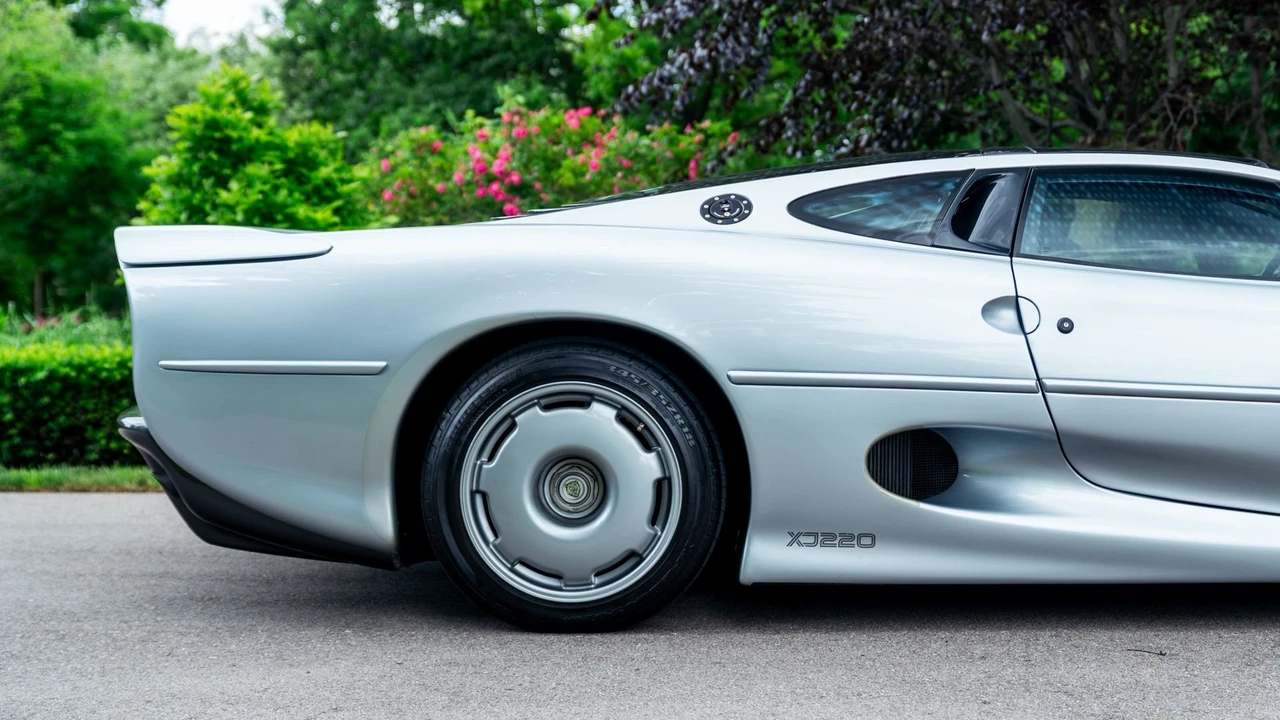 1993 Jaguar XJ220 - Image 14 of 31