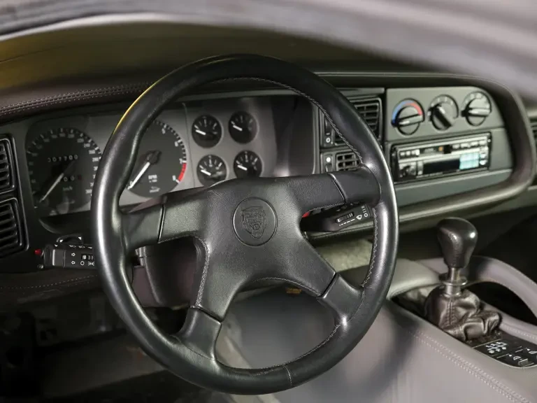 1993 Jaguar XJ220 - Image 11 of 27