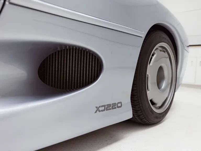 1993 Jaguar XJ220 - Image 12 of 31