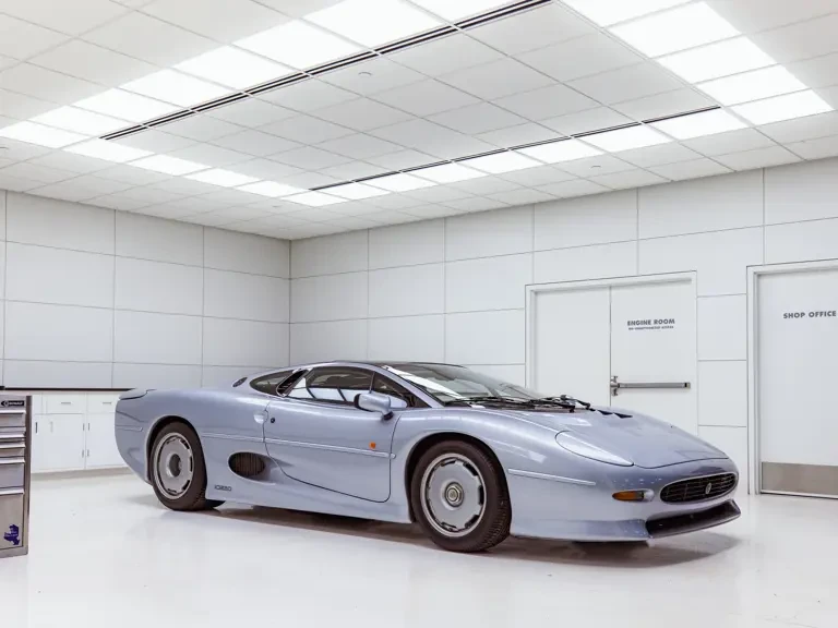 1993 Jaguar XJ220 - Image 2 of 31