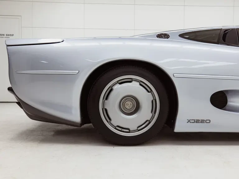 1993 Jaguar XJ220 - Image 28 of 31