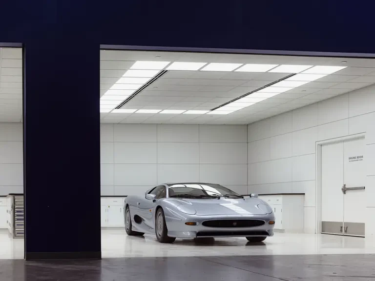 1993 Jaguar XJ220 - Image 8 of 31
