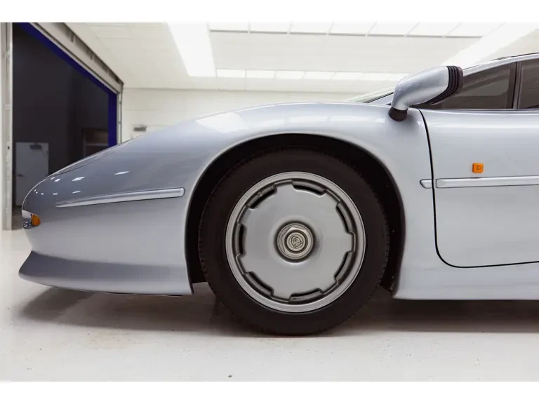 1993 Jaguar XJ220 - Image 13 of 31