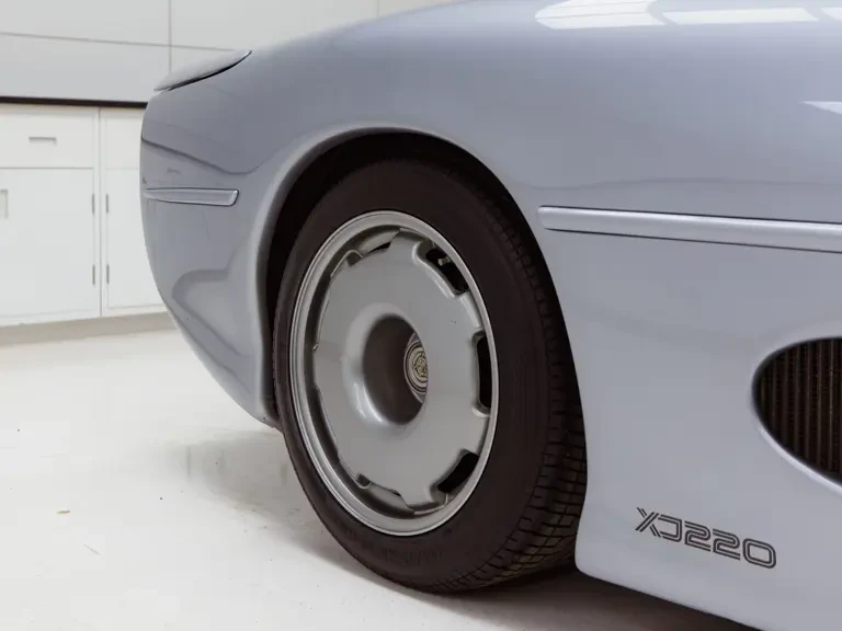 1993 Jaguar XJ220 - Image 16 of 31