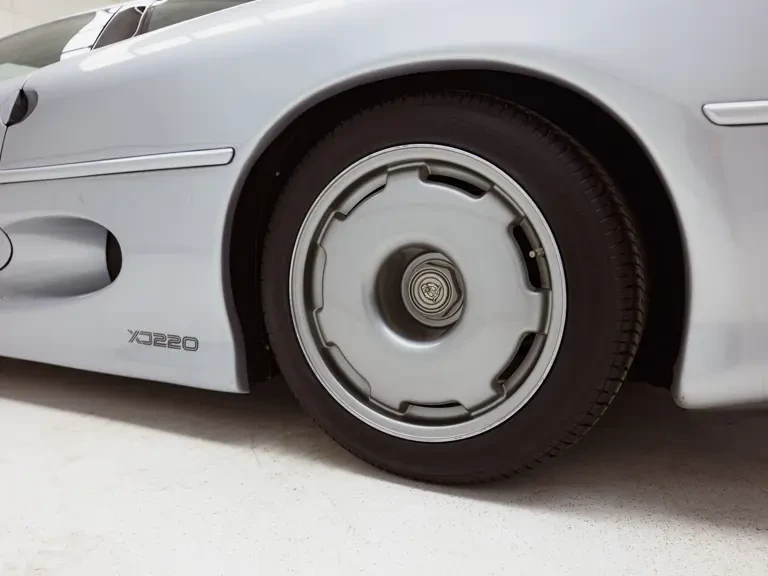 1993 Jaguar XJ220 - Image 29 of 31