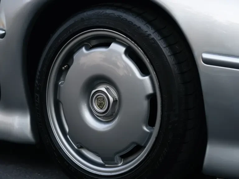 1993 Jaguar XJ220 - Image 30 of 31