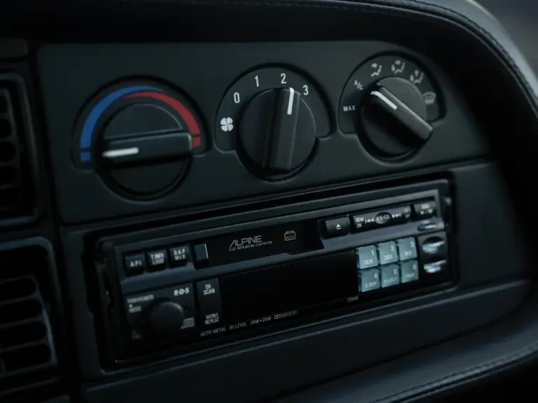 1993 Jaguar XJ220 - Image 17 of 31