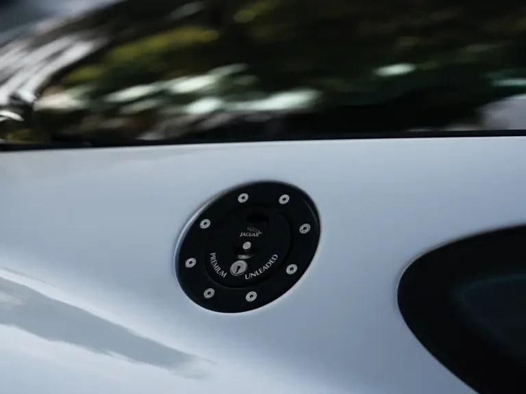 1993 Jaguar XJ220 - Image 21 of 31
