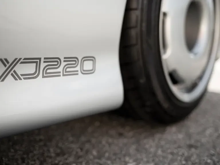 1993 Jaguar XJ220 - Image 11 of 31