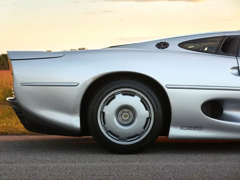 1993 Jaguar XJ220 - Image 26 of 31