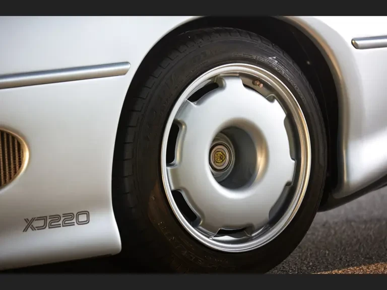 1993 Jaguar XJ220 - Image 16 of 31