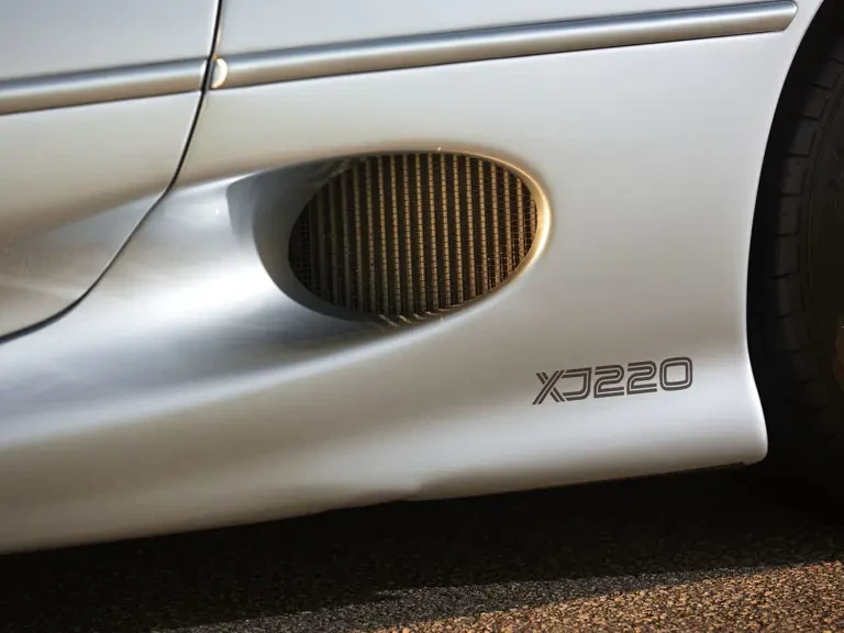 1993 Jaguar XJ220 - Image 15 of 31