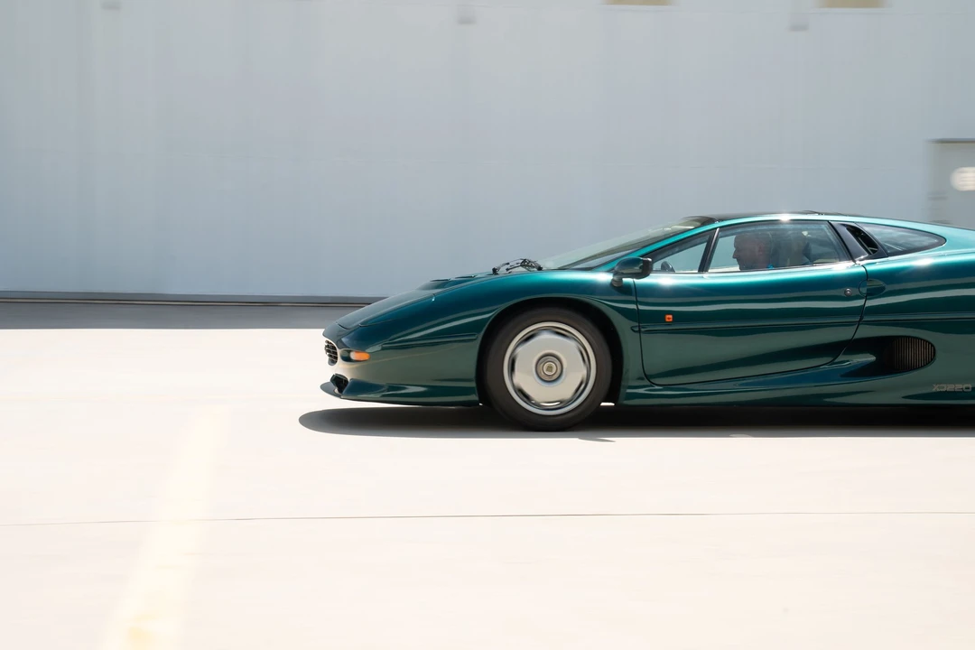 1993 Jaguar XJ220 - Image 12 of 31