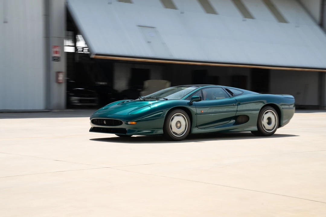 1993 Jaguar XJ220 - Image 11 of 31