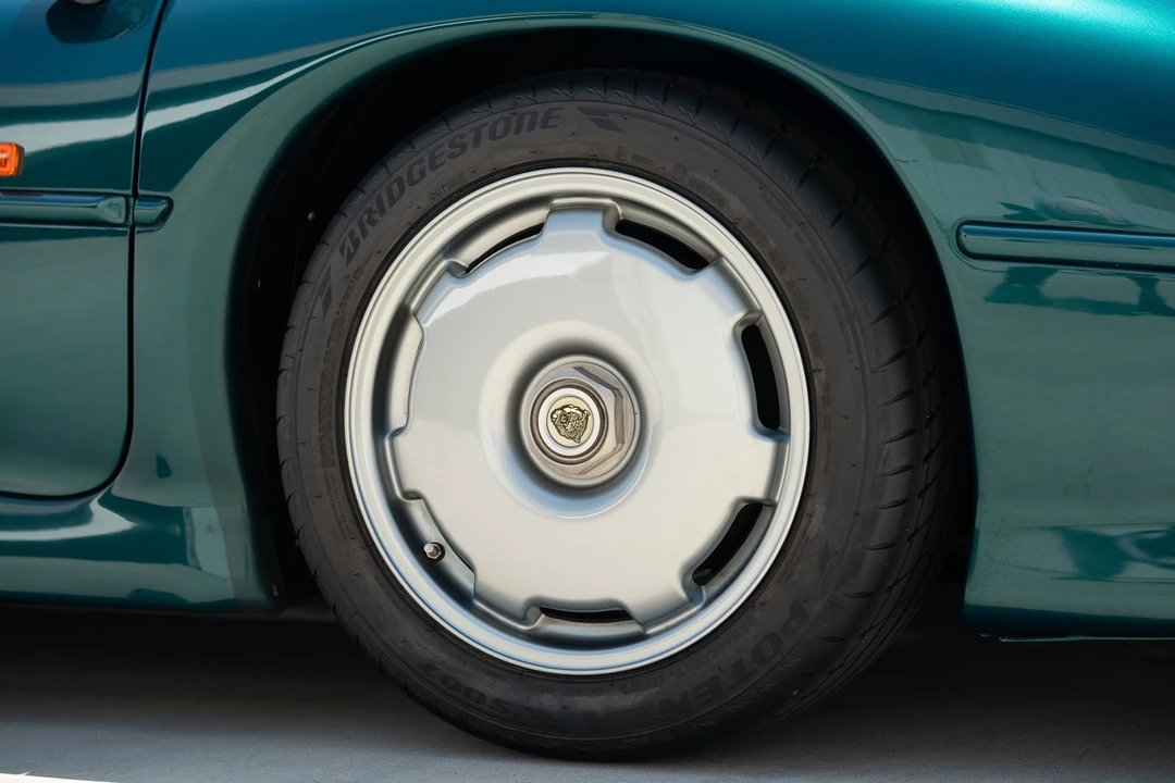 1993 Jaguar XJ220 - Image 15 of 31