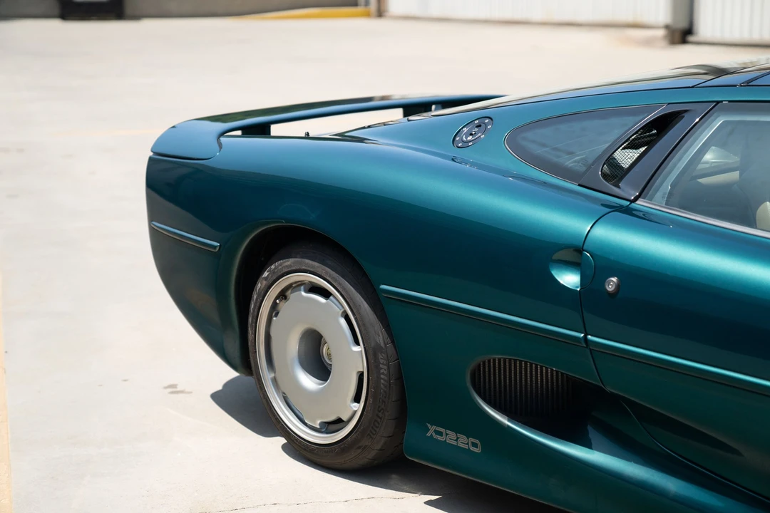 1993 Jaguar XJ220 - Image 16 of 31