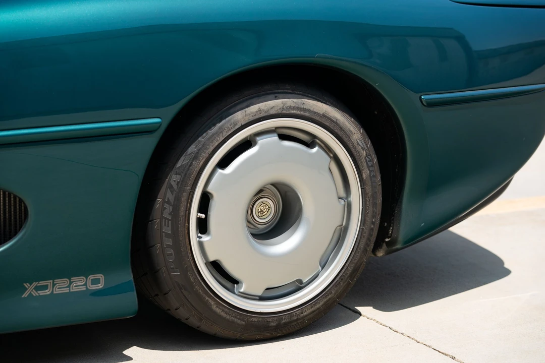 1993 Jaguar XJ220 - Image 23 of 31