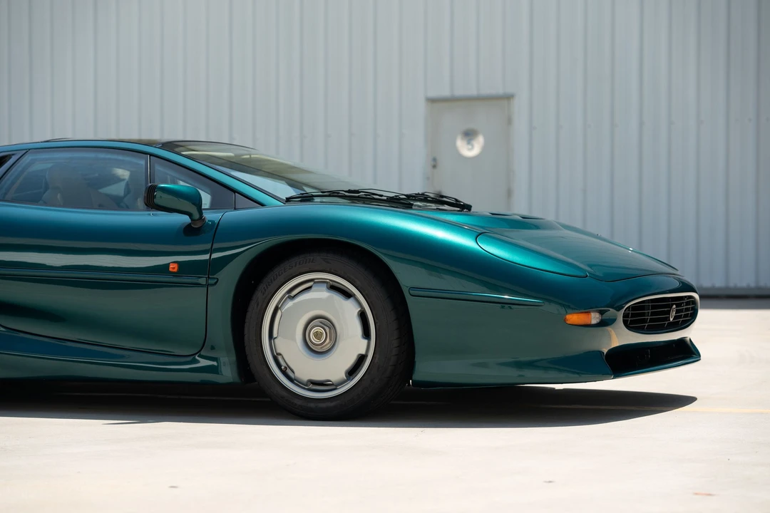 1993 Jaguar XJ220 - Image 13 of 31