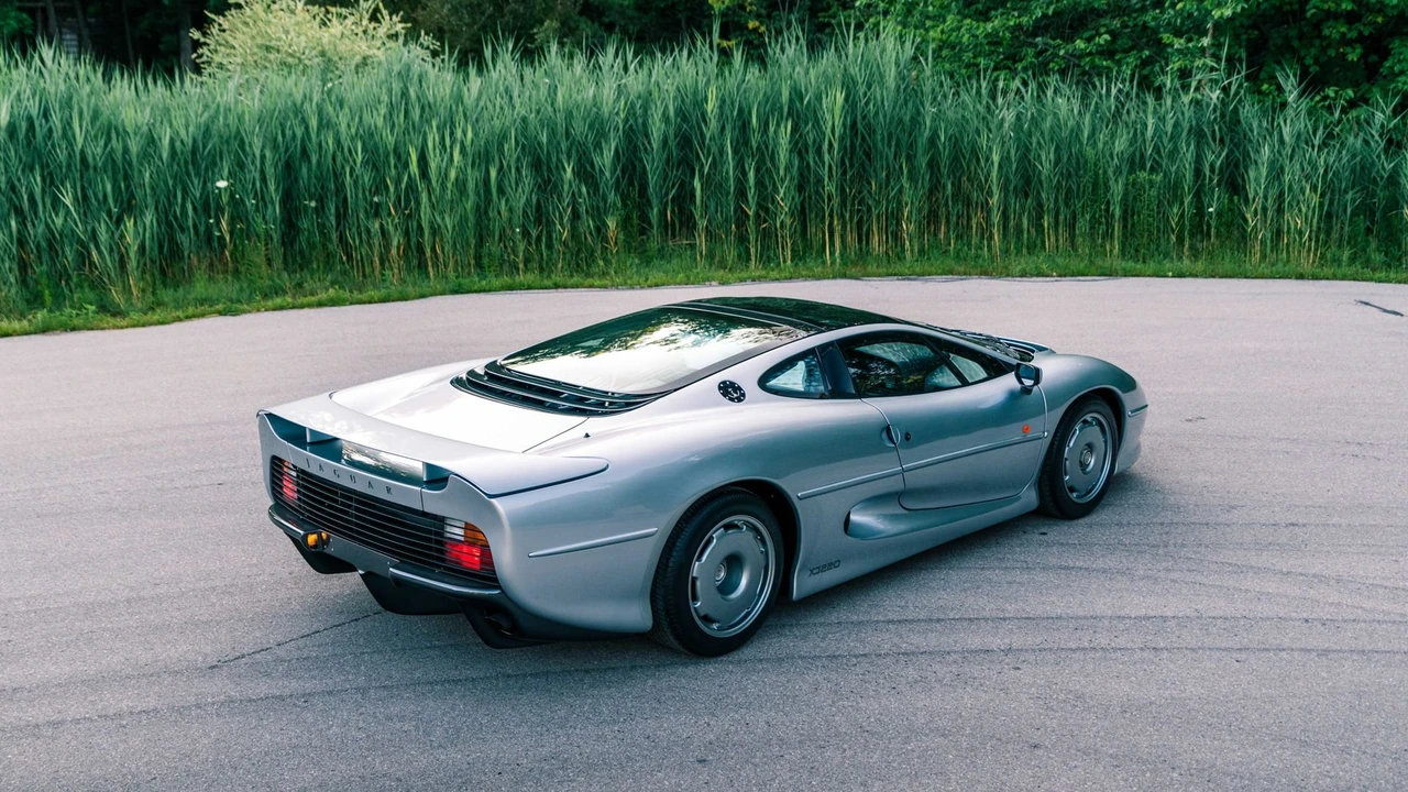 1993 Jaguar XJ220 - Image 16 of 31