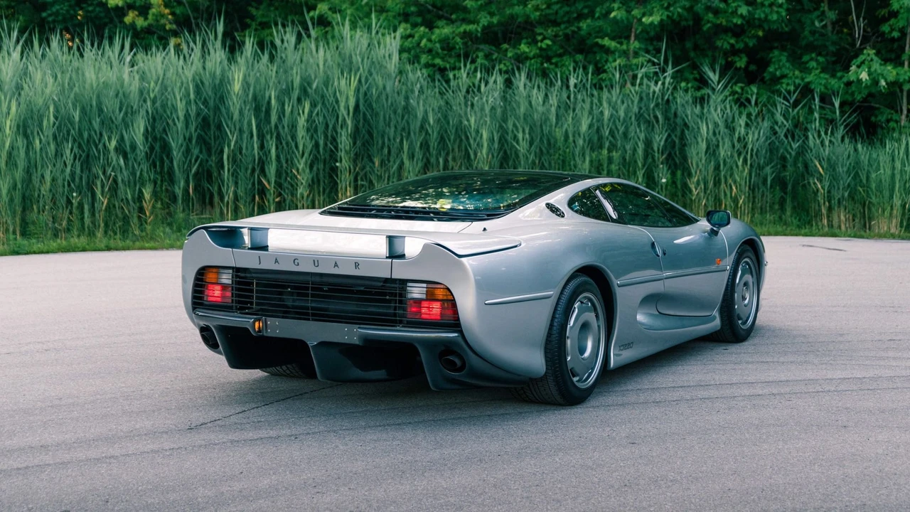 1993 Jaguar XJ220 - Image 18 of 31