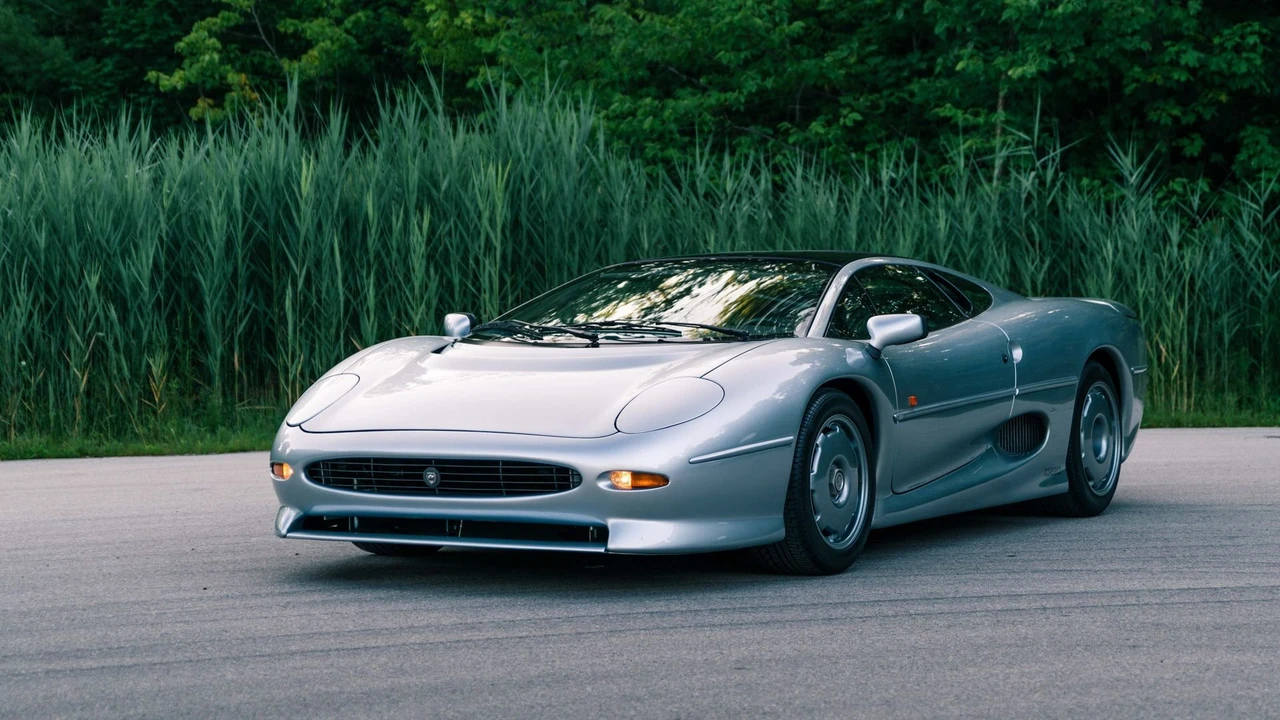 1993 Jaguar XJ220 - Image 14 of 31