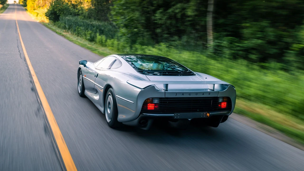 1993 Jaguar XJ220 - Image 2 of 31