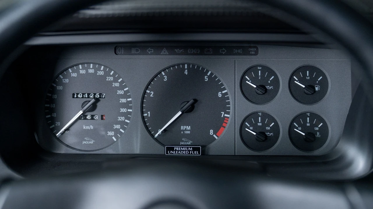 1993 Jaguar XJ220 - Image 8 of 31