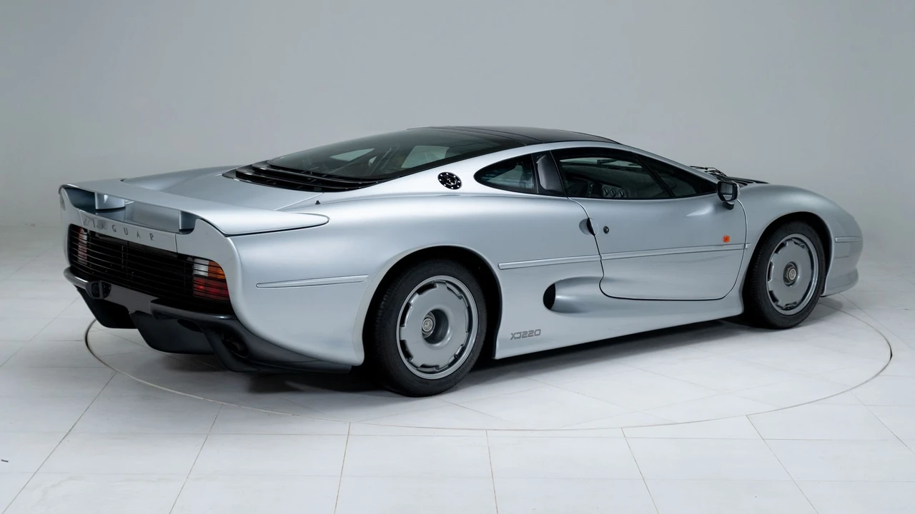 1993 Jaguar XJ220 - Image 27 of 31