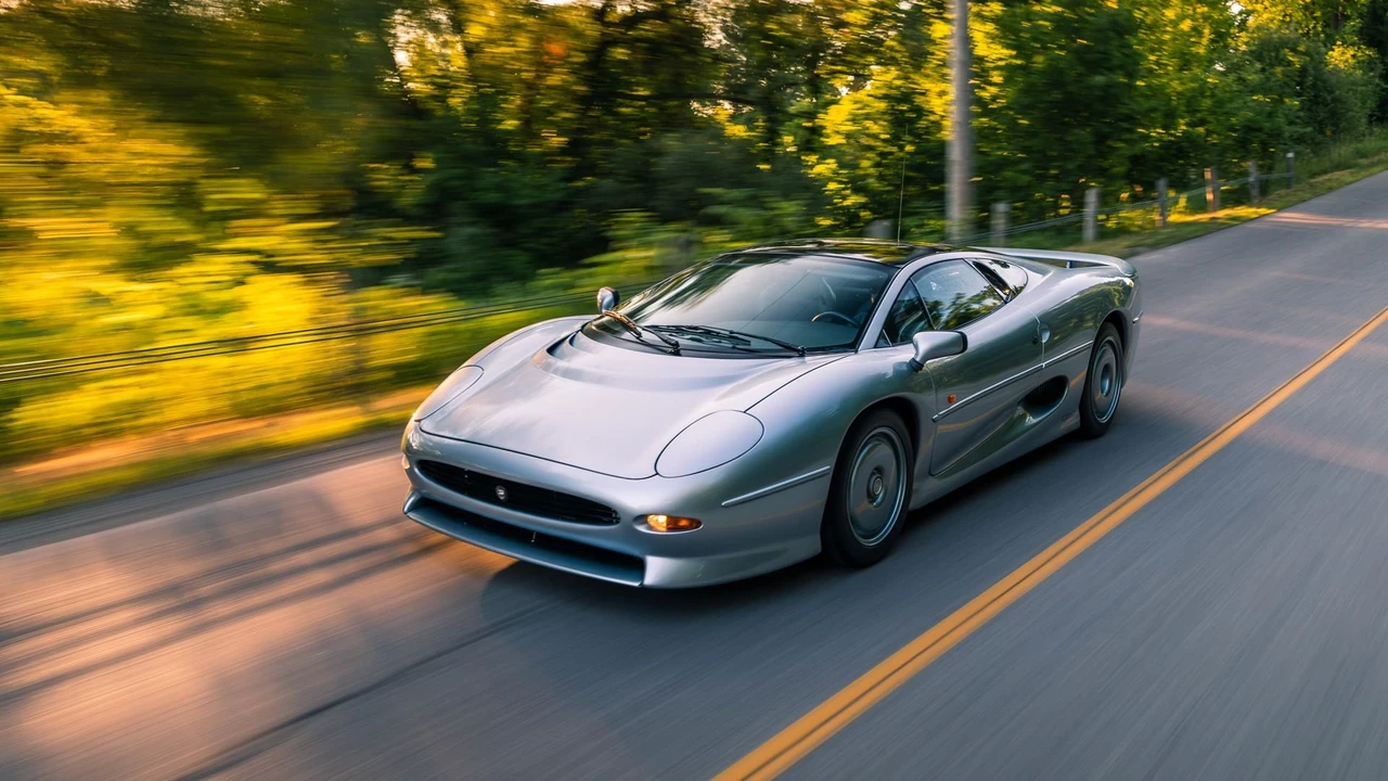 1993 Jaguar XJ220 - Image 12 of 31