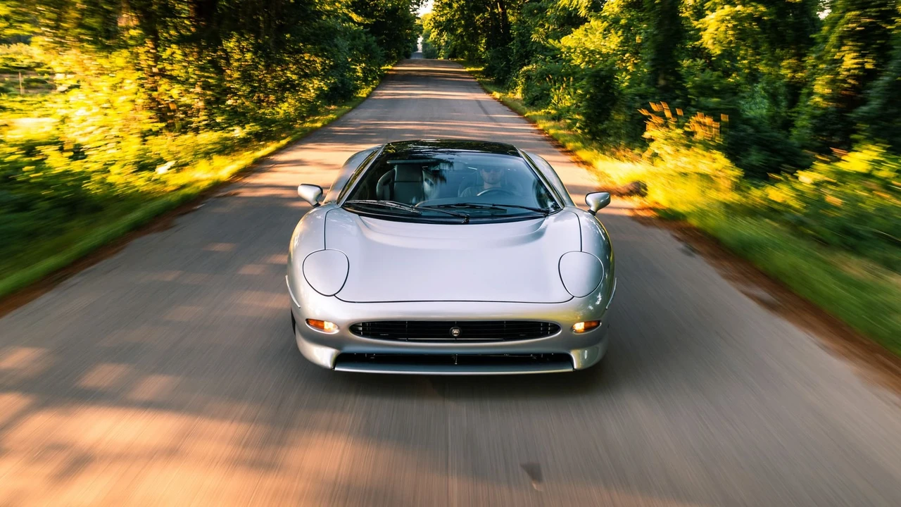 1993 Jaguar XJ220 - Image 15 of 31