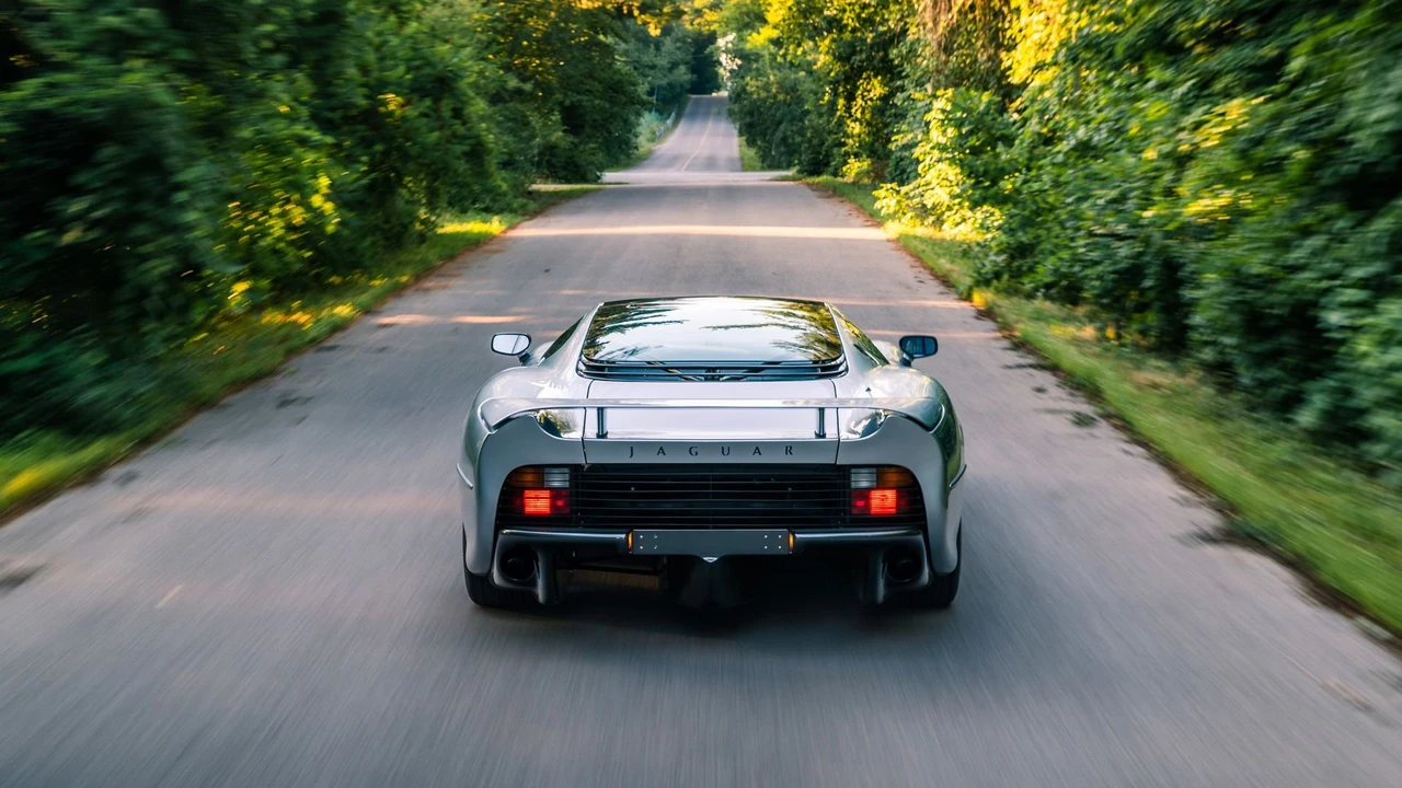 1993 Jaguar XJ220 - Image 11 of 31